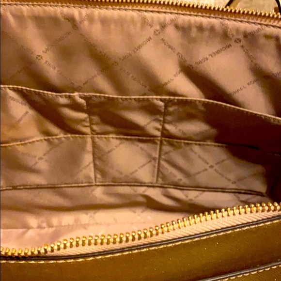 Michael Kors tote - Picture 6 of 7